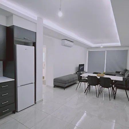 Aquamarine شقة لارنكا